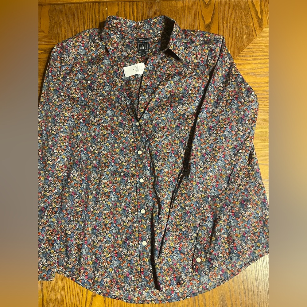 Gap Women’s Floral Button Up Shirt